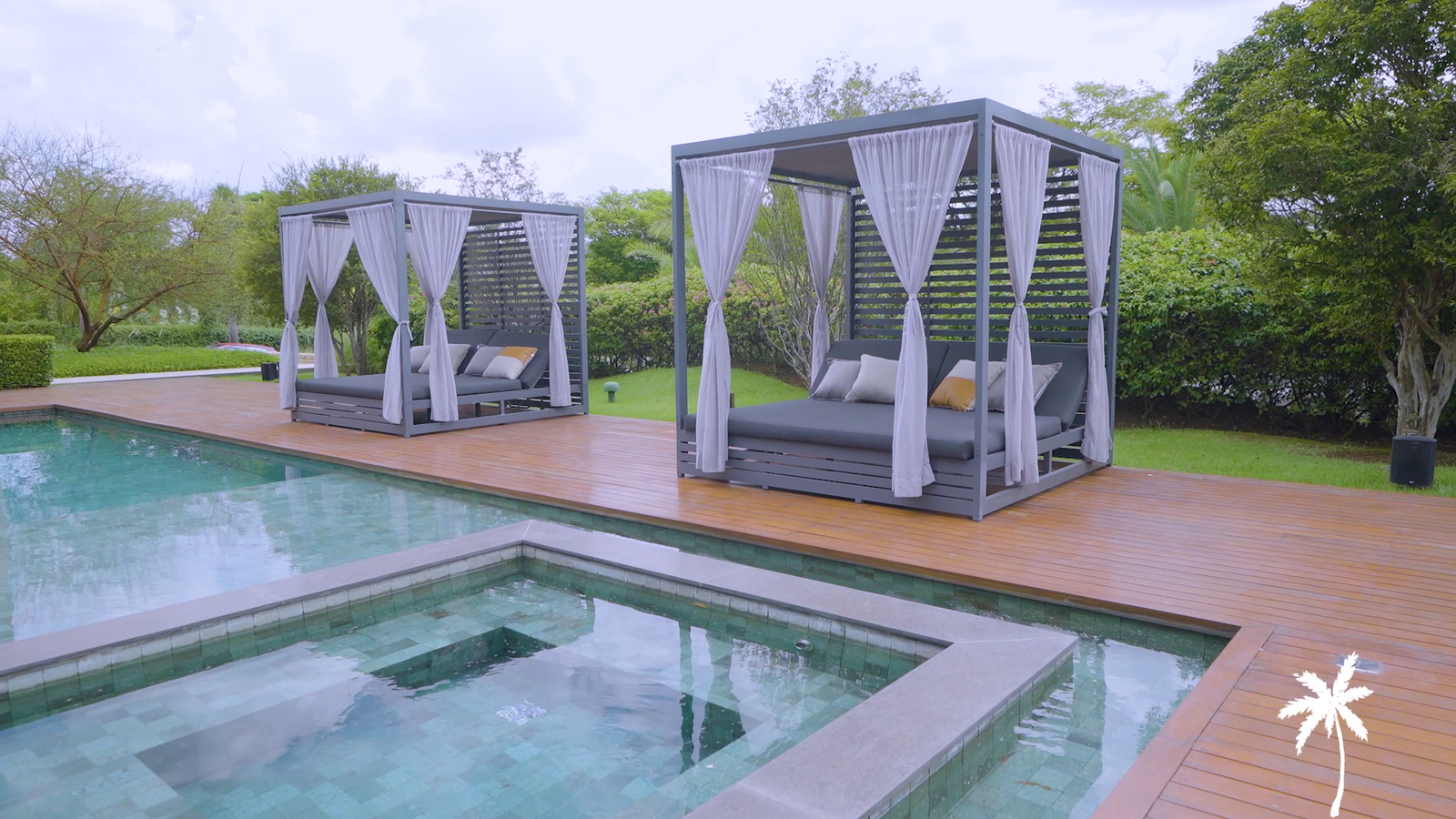 Mesa de jantar externa sofisticada